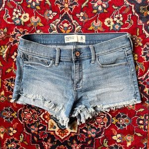 Abercrombie & Fitch distressed jean shorts size 6